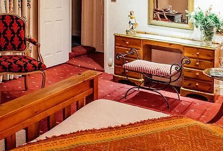 The Revere 3* Saint Helier