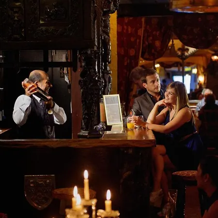 מלון The Revere 3*