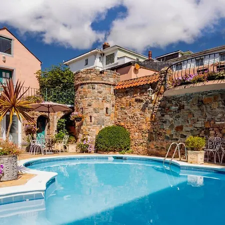 The Revere מלון 3*